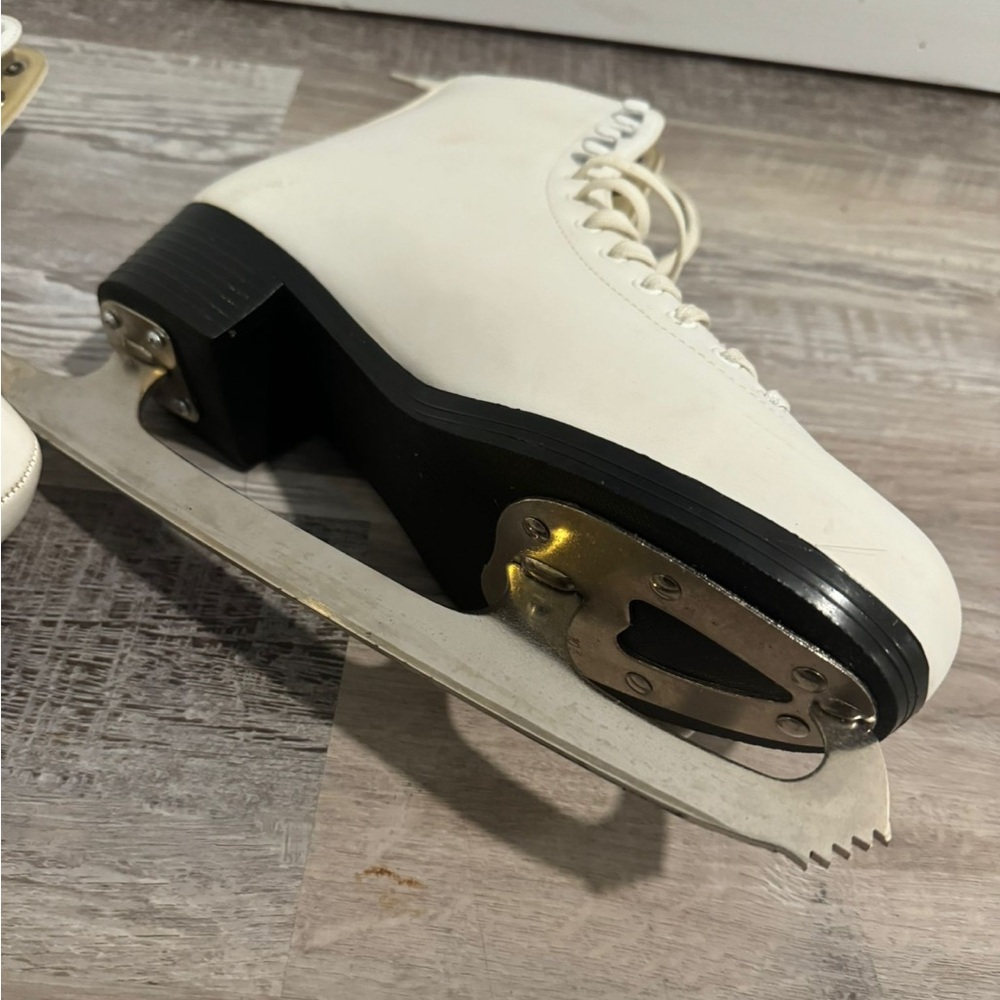 Women’s Ice Skates size 9